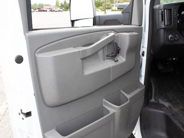 New 2025 Summit White GMC 1WT image 7