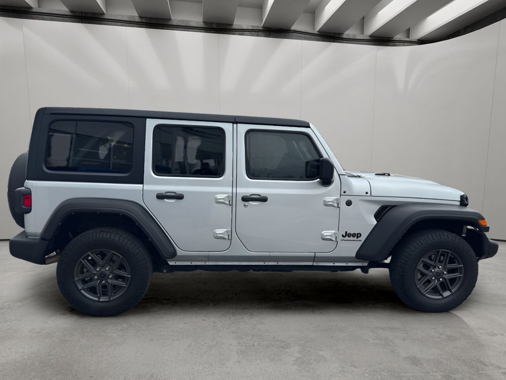 Used 2024 Silver Zynith Clearcoat Jeep Sport S image 6