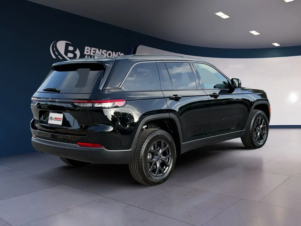 New 2027 Black Jeep Laredo Altitude image 5