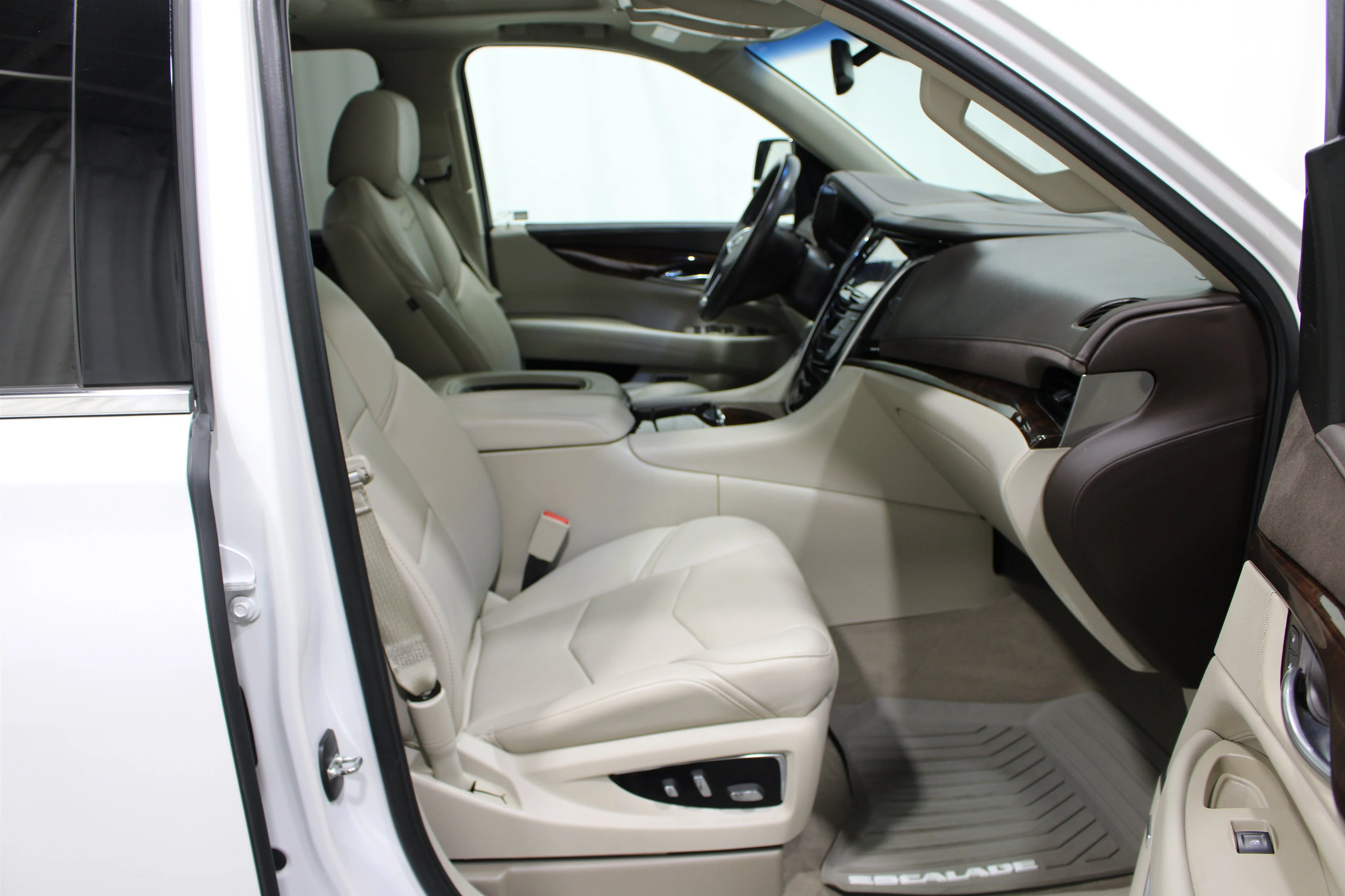 2016 Cadillac Escalade Luxury - Photo 26