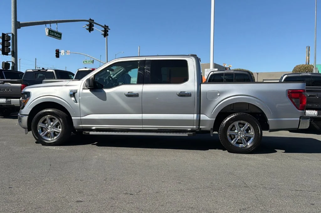 Used 2025 Silver Metallic Ford XLT image 7