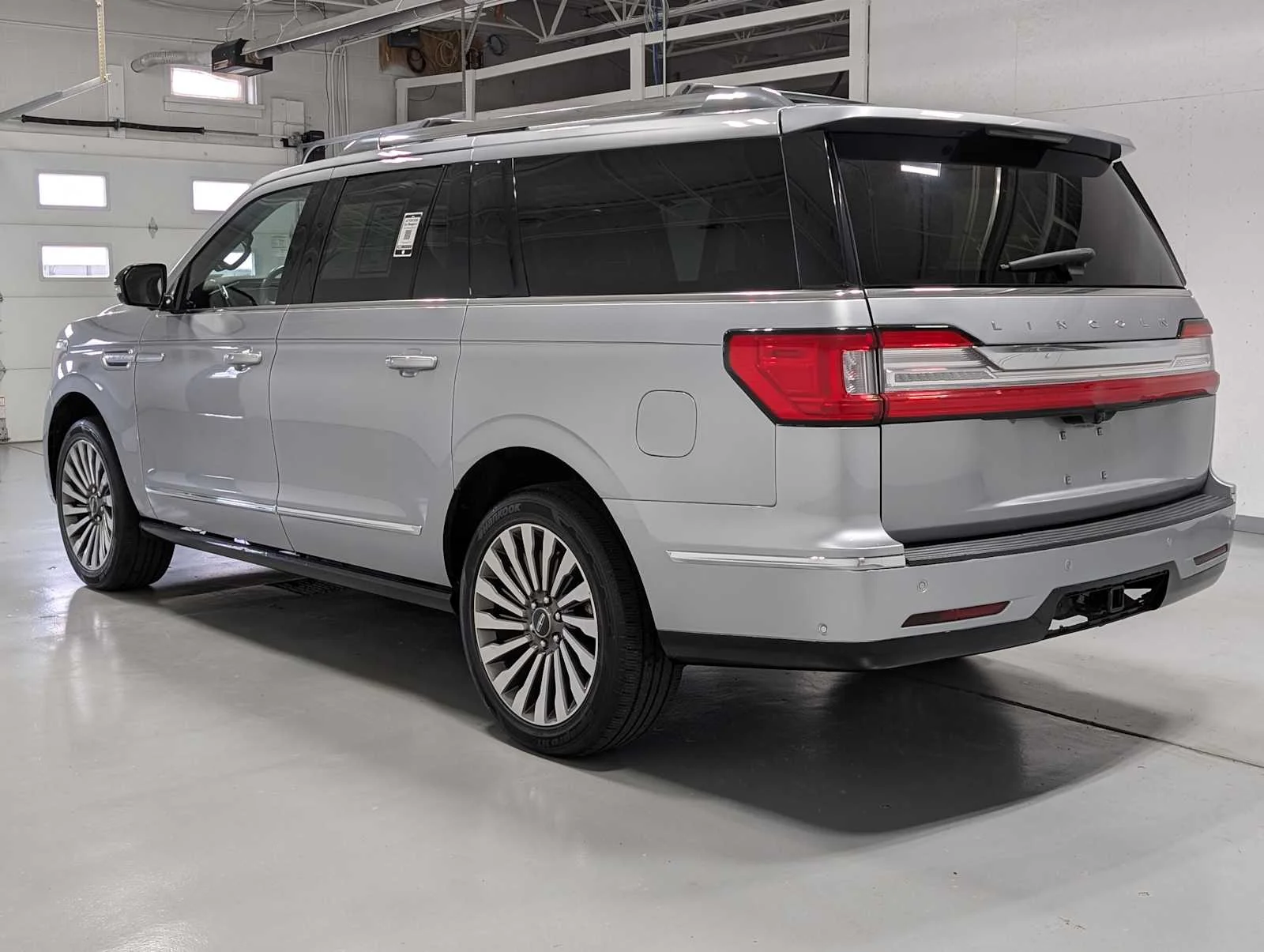 Used 2020 Silver Radiance Lincoln Reserve image 10
