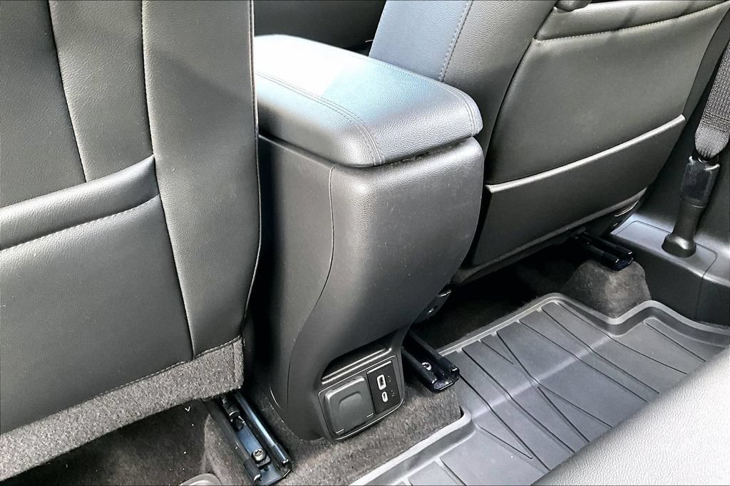Used 2021 SUMMIT WHITE Buick Essence image 25