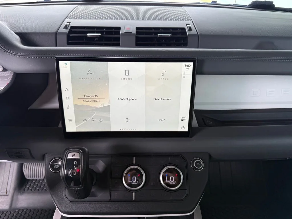 Used 2023 Fuji White Land Rover SE image 26