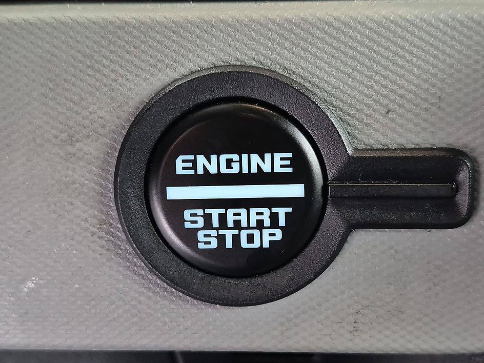 Used 2023 White Ford Badlands image 26