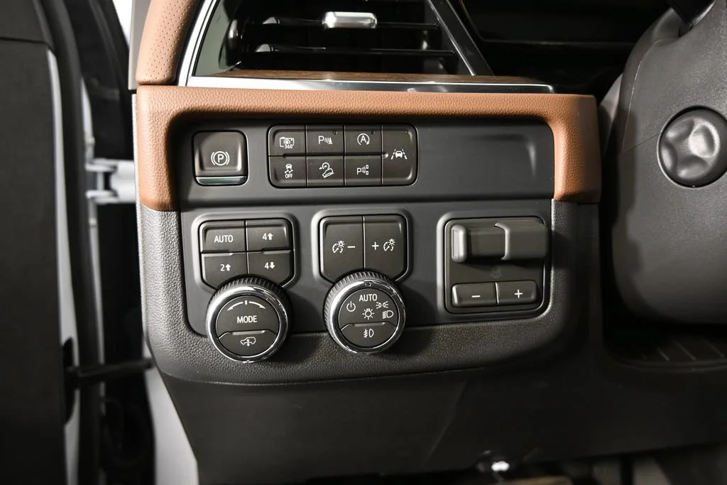 New 2026 Polar White Tricoat Chevrolet High Country image 25