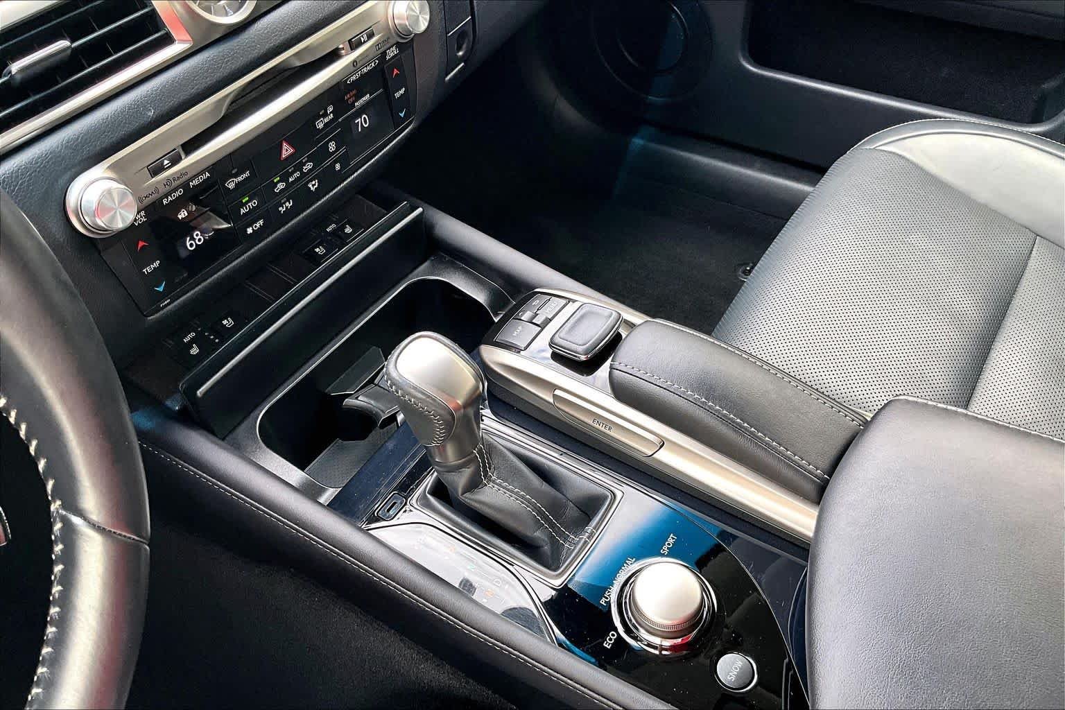 Used 2019 Eminent White Pearl Lexus  image 17