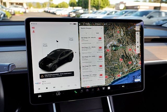 Used 2020  Tesla Long Range image 32