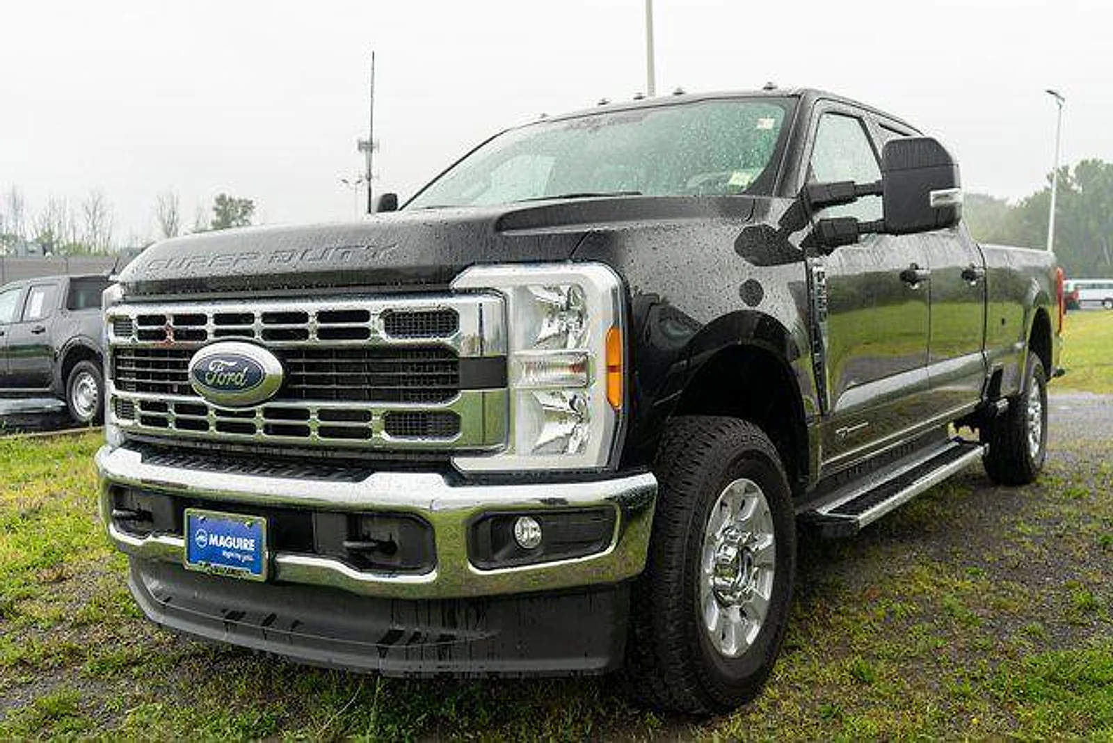 Used 2023 Agate Black Metallic Ford XLT image 2