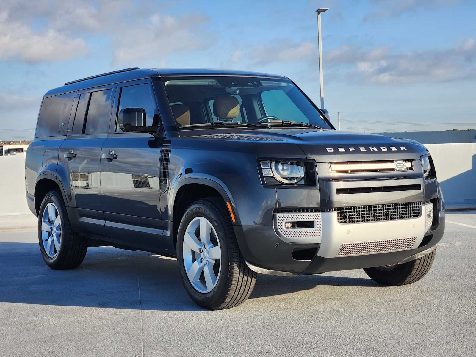 2023 Land Rover Defender 130 First Edition photo 3