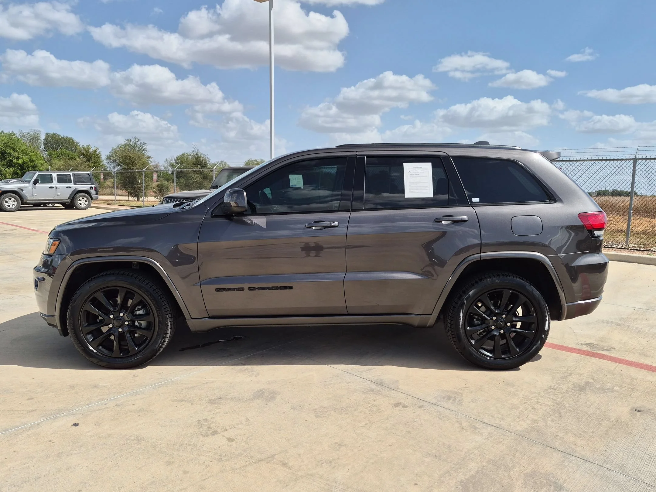Used 2021 Gray Jeep Laredo X image 6