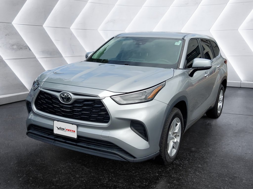 Used 2023  Toyota L image 3