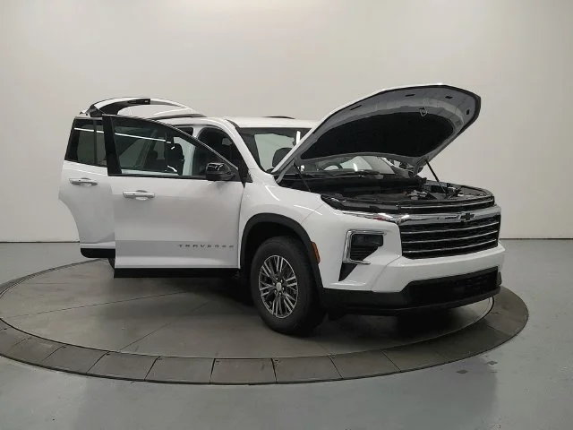 2027 Chevrolet Traverse LT - Photo 11