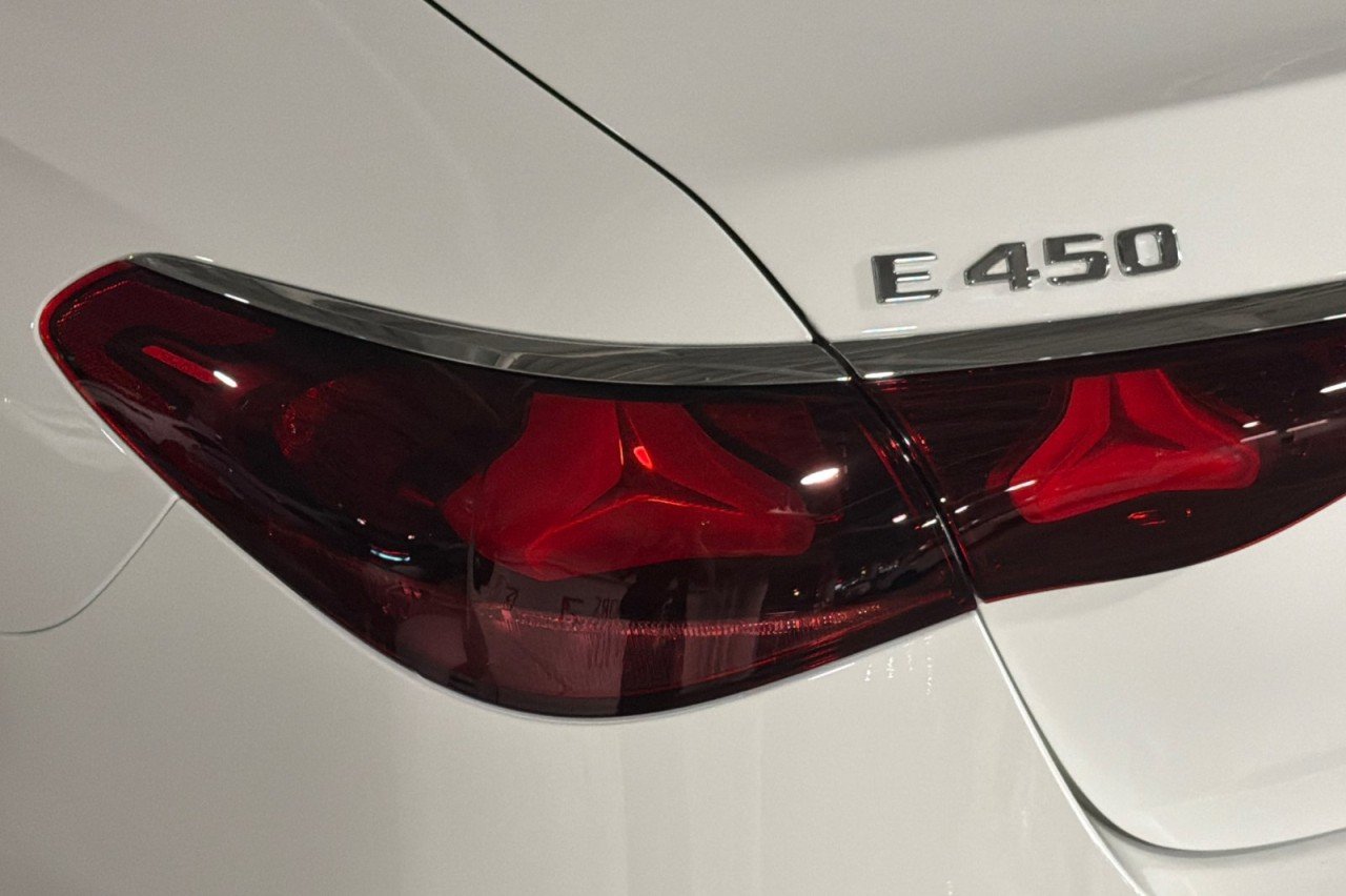 New 2027 Polar White Mercedes-Benz E 450 4MATIC® Sedan image 26