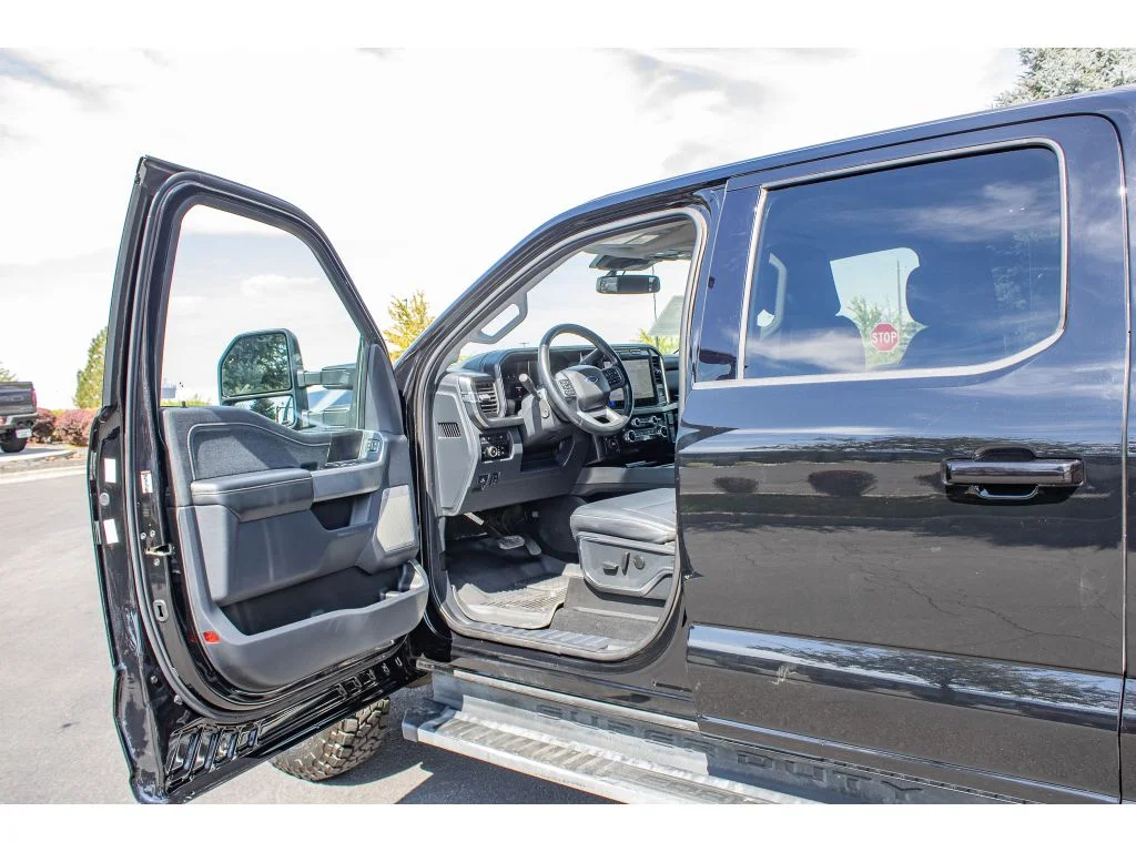 Used 2023 AGATE BLACK Ford LARIAT image 27