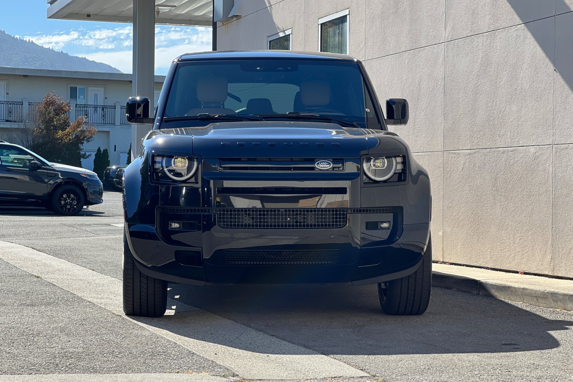 New 2026 Santorini Black Land Rover X-Dynamic SE image 10