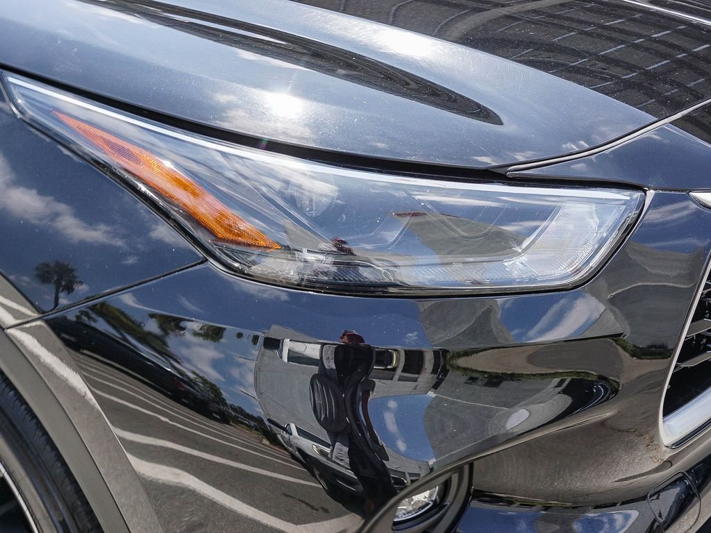 Used 2022 Black Toyota XLE image 10