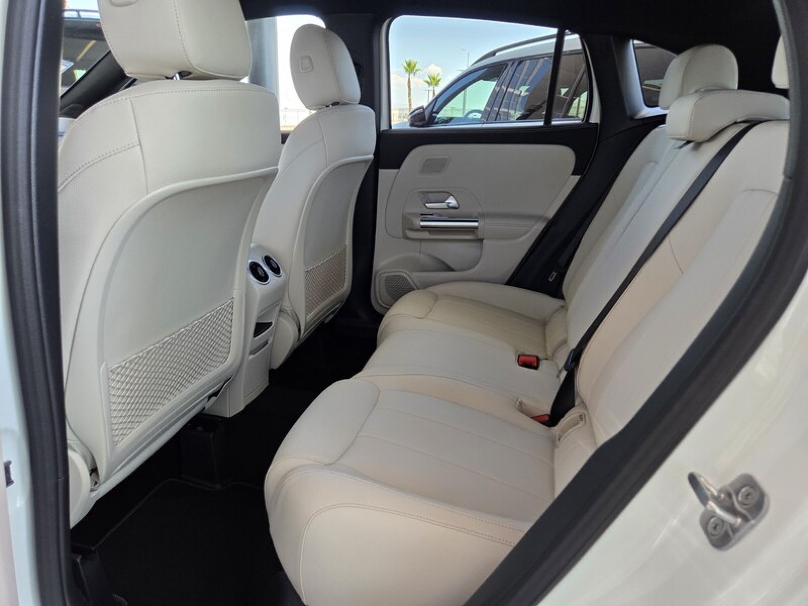 New 2026 Polar White Mercedes-Benz GLA 250 SUV image 13
