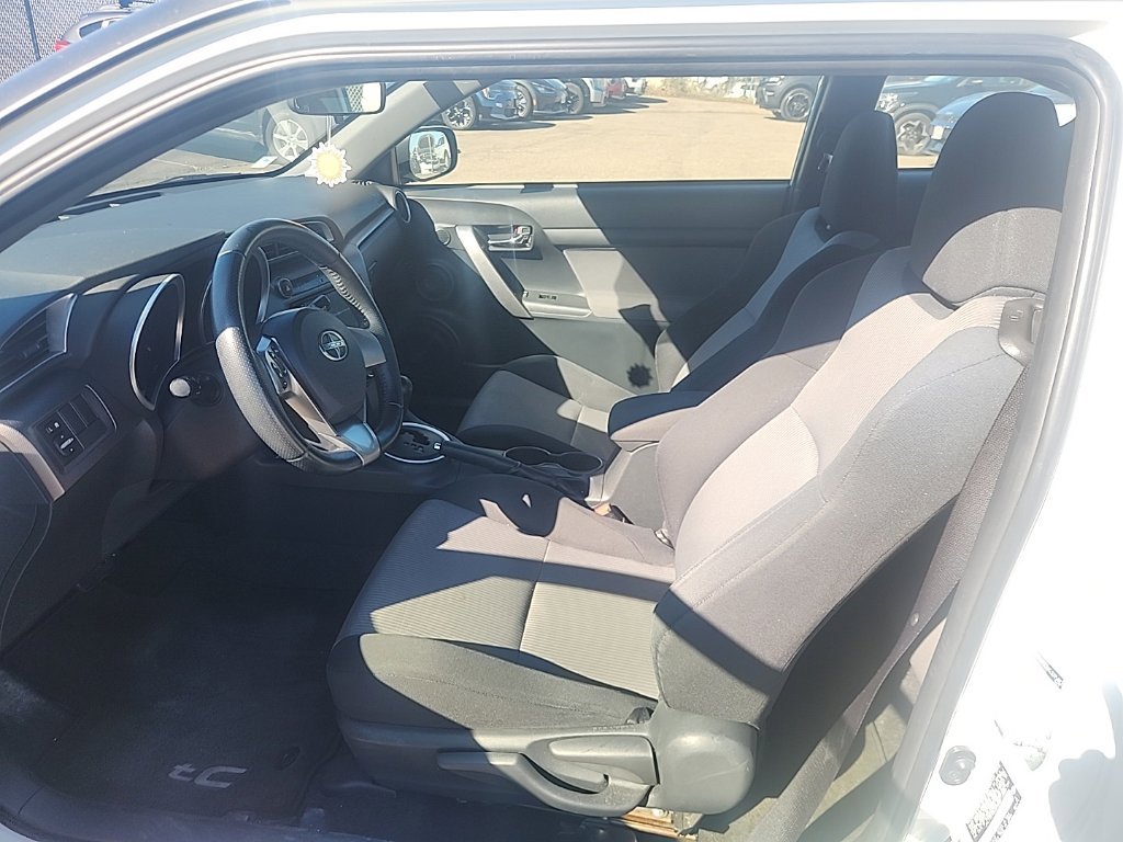 Used 2016 White Scion Base image 18