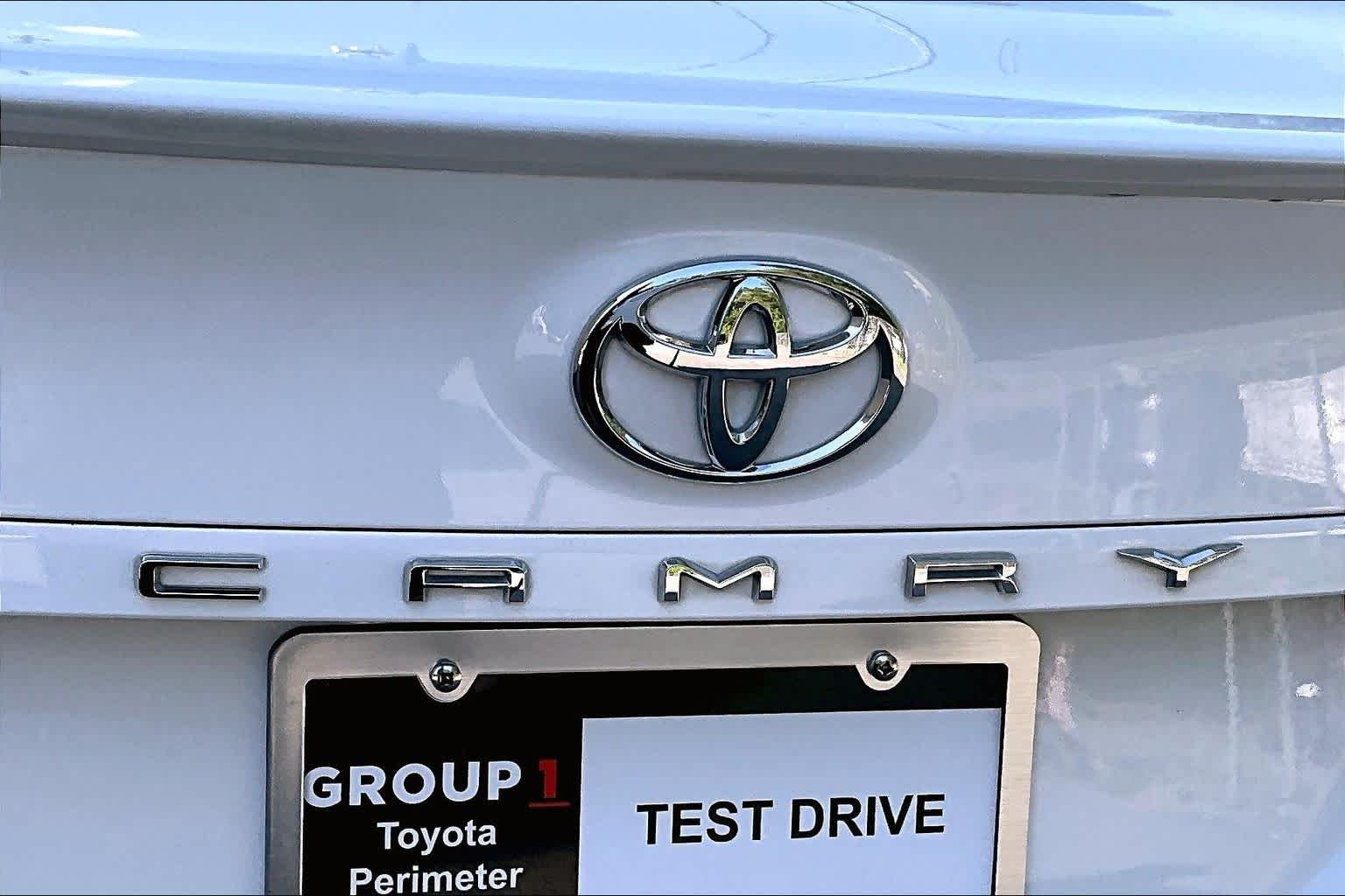 Used 2022 White Toyota SE image 31