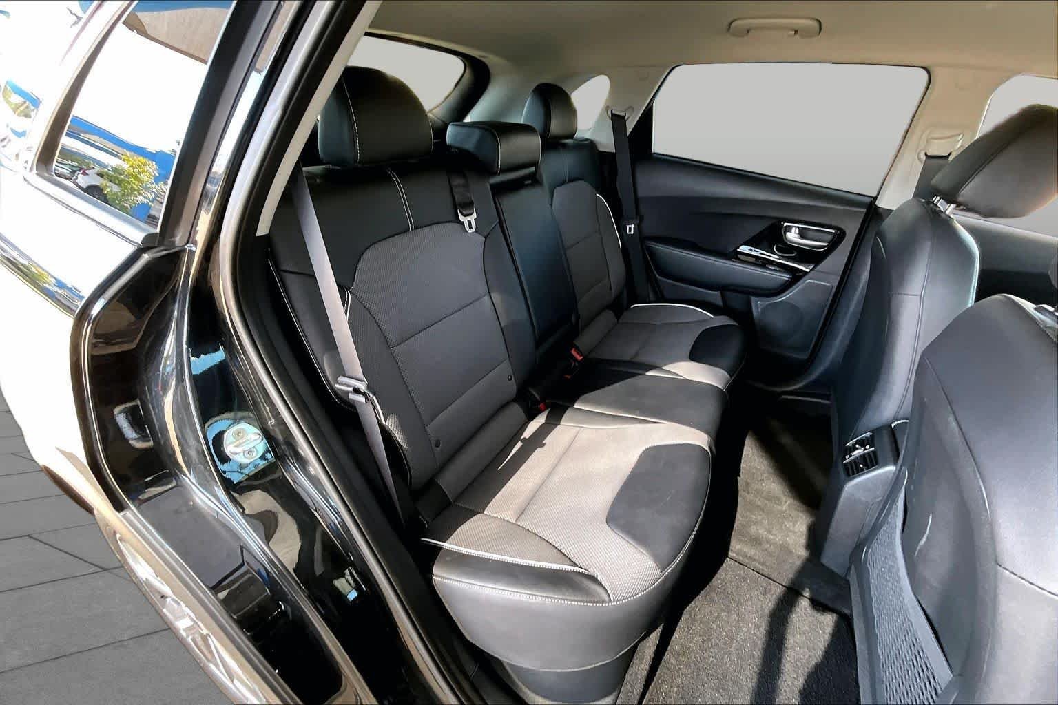 Used 2022 Aurora Black Pearl Kia EX image 19