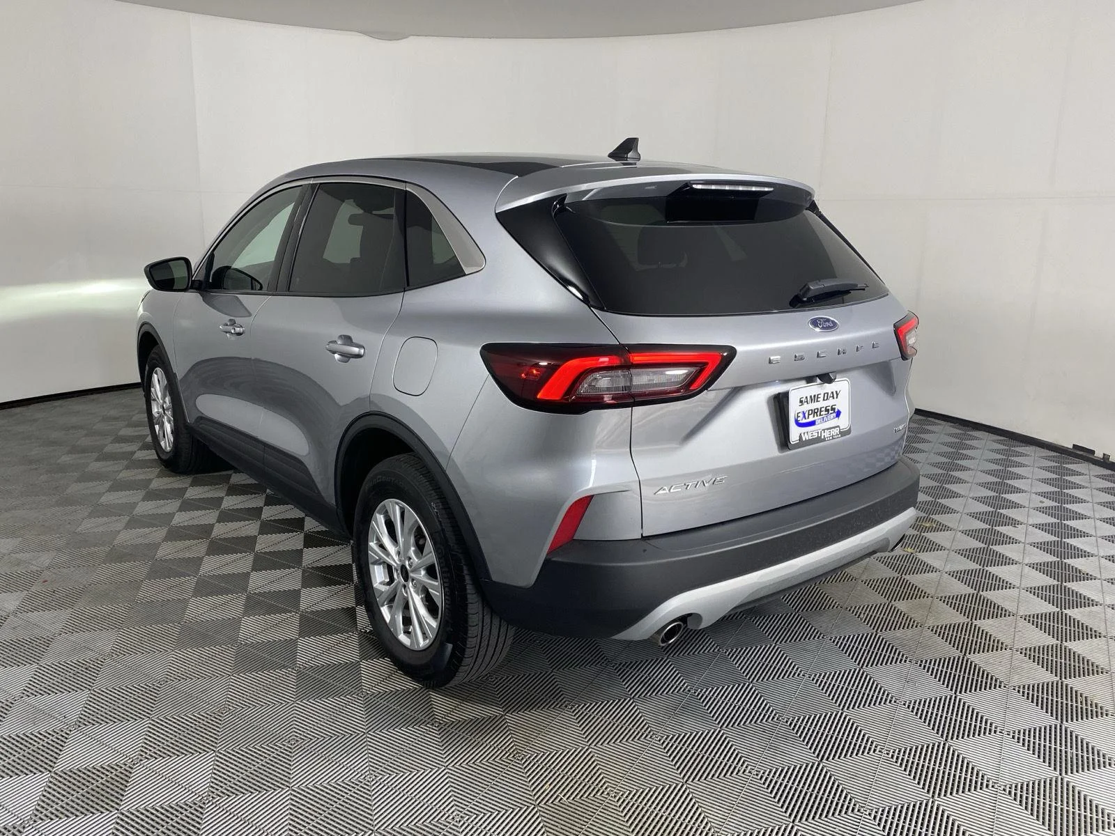 Used 2023 Iconic Silver Ford Active image 5