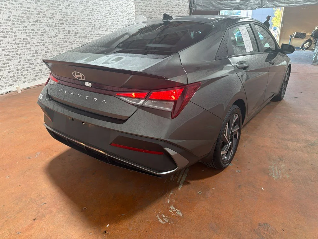 Used 2025 Amazon Gray Hyundai SEL Sport image 7