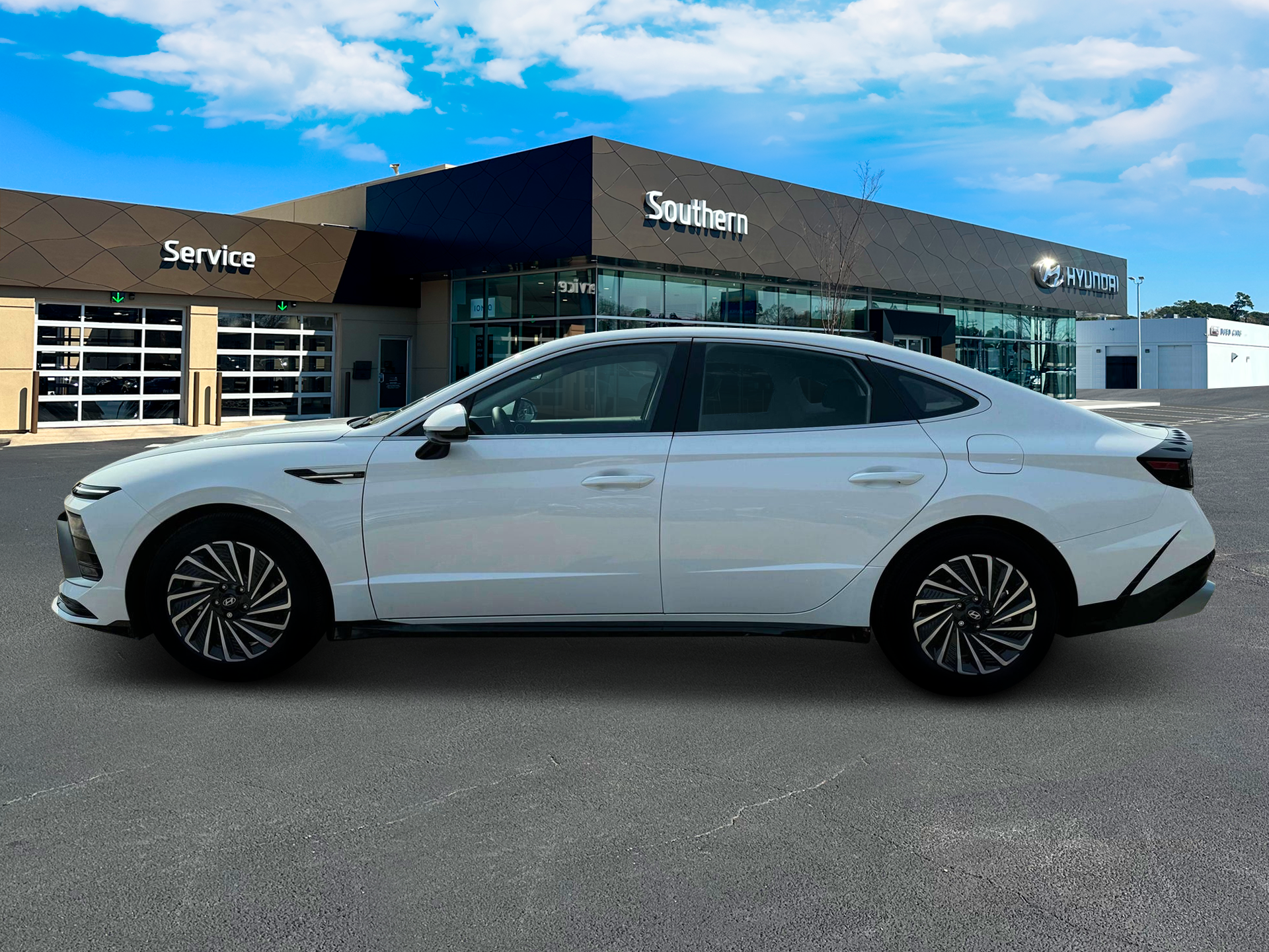 New 2025 White Hyundai SEL image 3