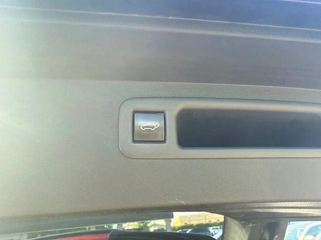 2023 Toyota Highlander LE - Photo 19