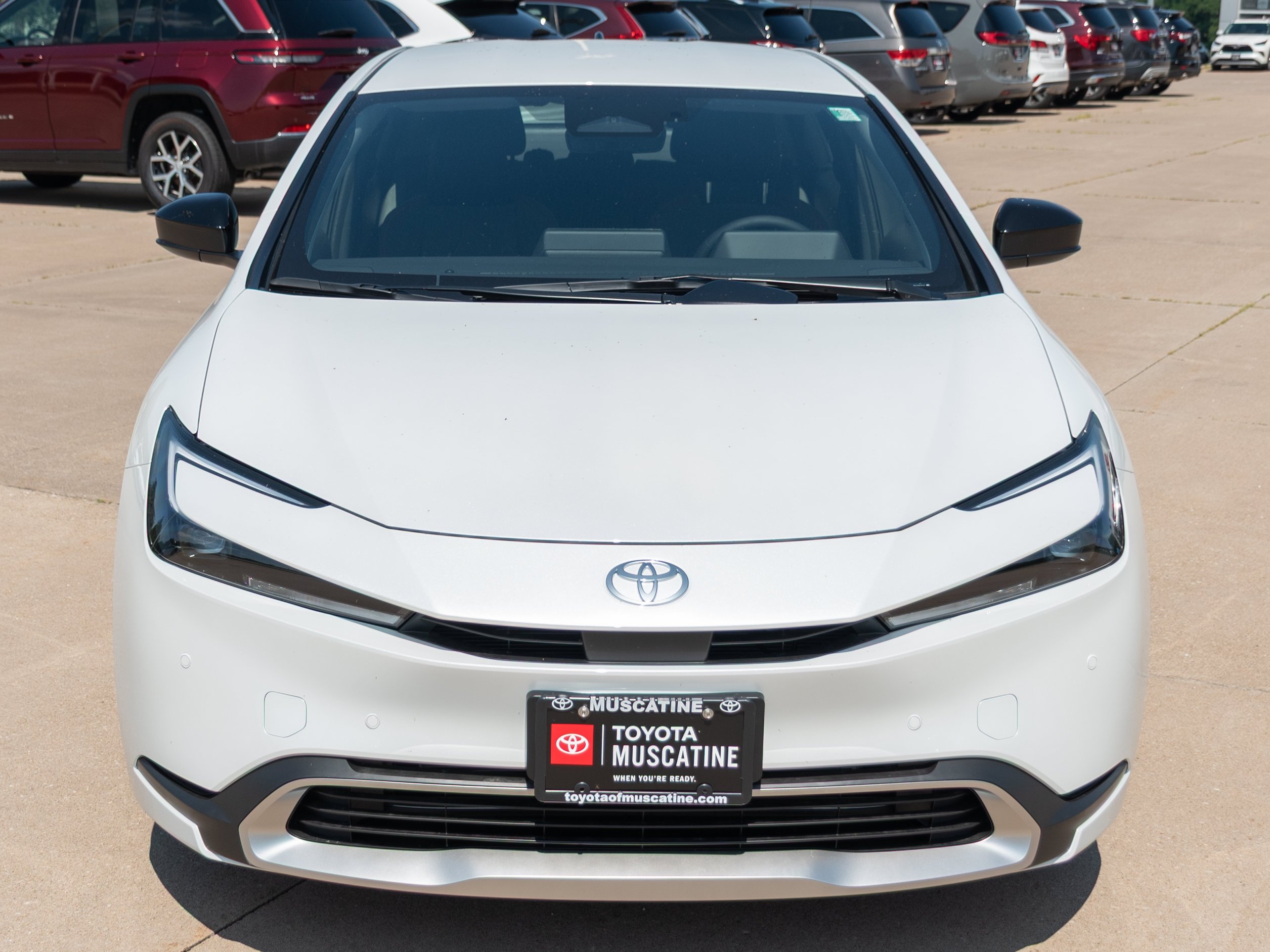 New 2026 Wind Chill Pearl <sup>1</sup> Toyota  SE image 3
