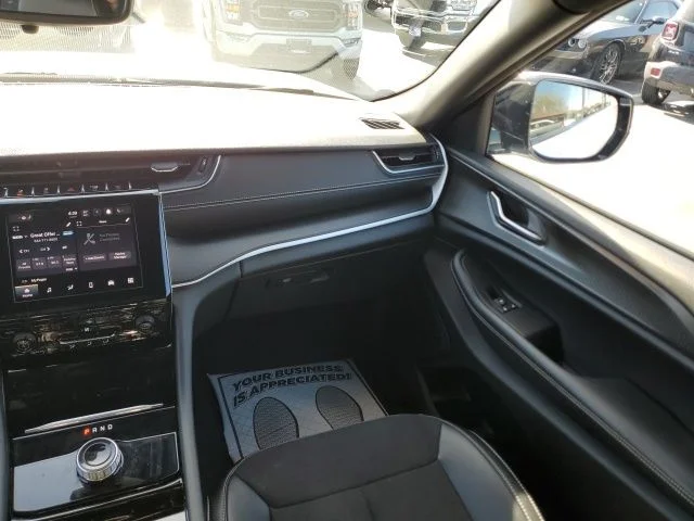 Used 2023 White Jeep Altitude image 16