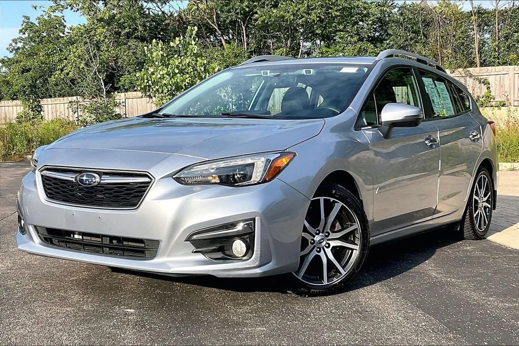 Used 2018 Silver Subaru 2.0i Limited image 12