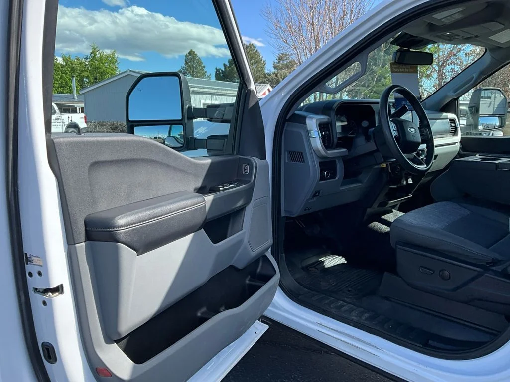 Used 2023 Oxford White Ford XLT image 16