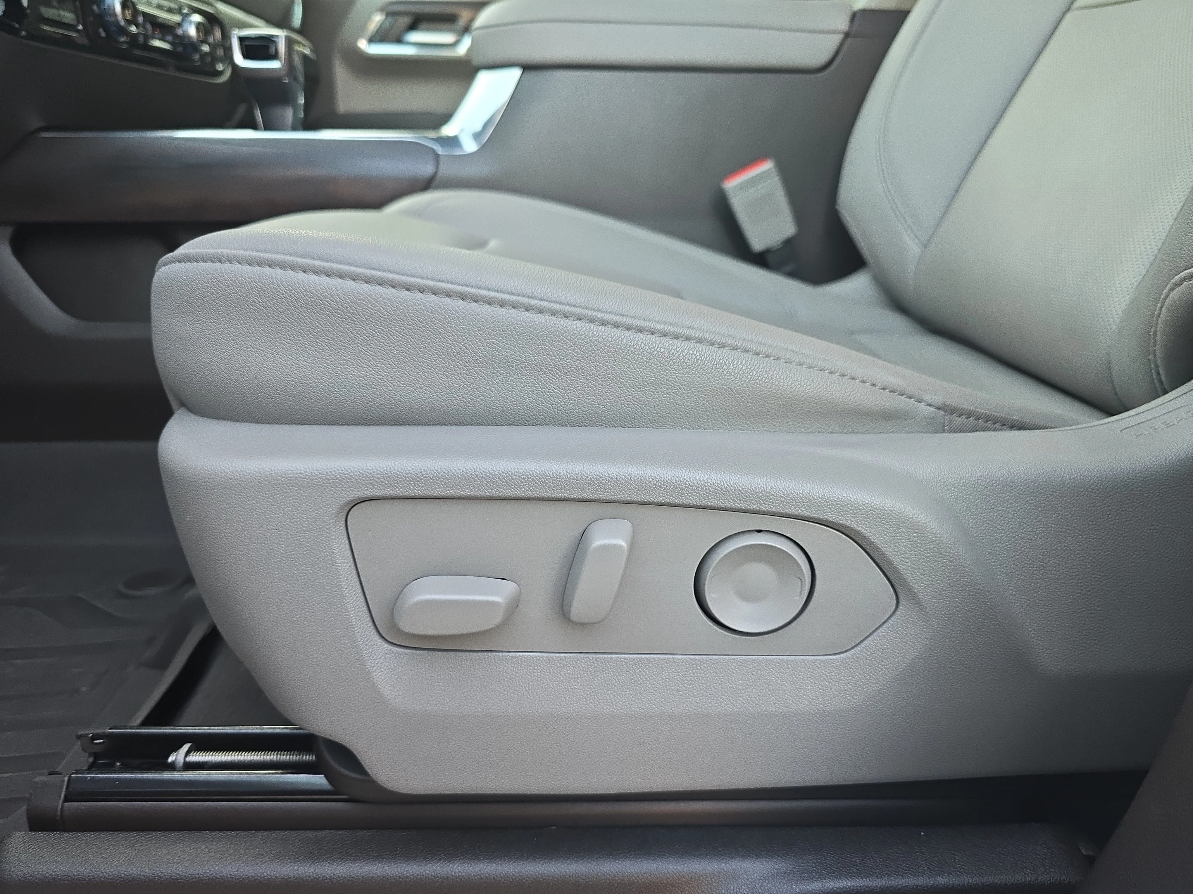 Used 2024 Summit White GMC SLT image 28