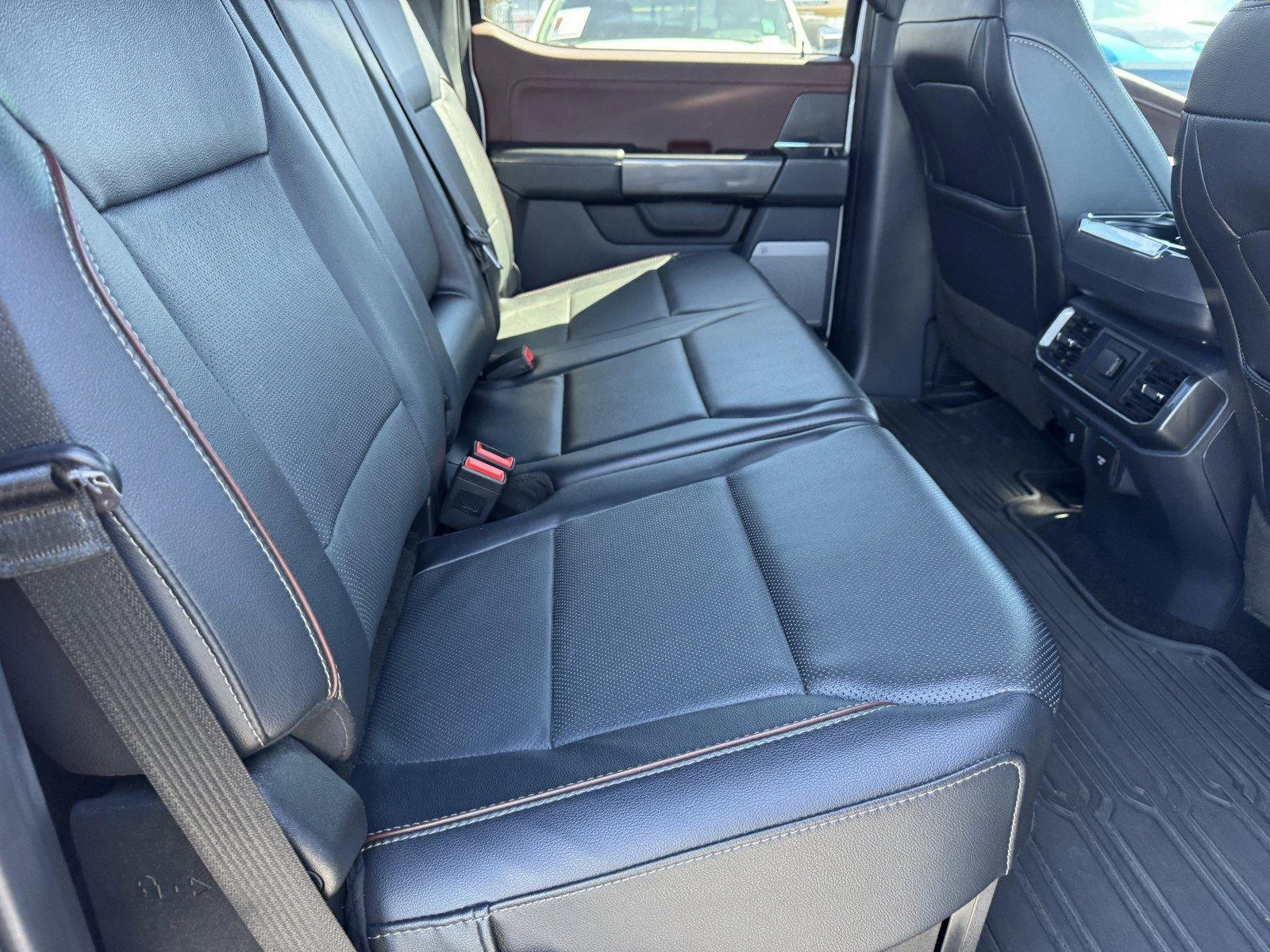 Used 2023 Oxford White Ford XL image 10