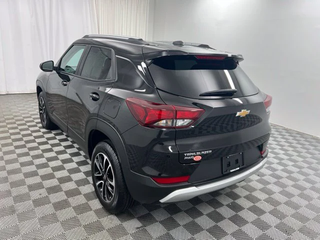 Used 2025 Black Chevrolet LT image 6