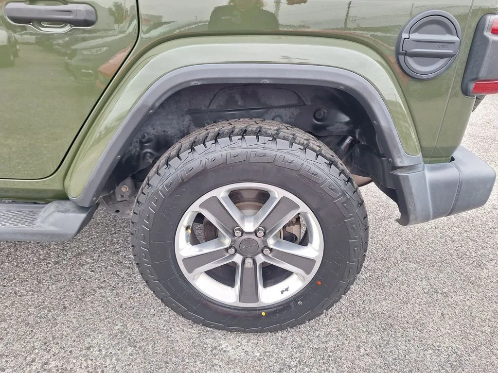 Used 2020 Green Jeep Unlimited Sahara image 25