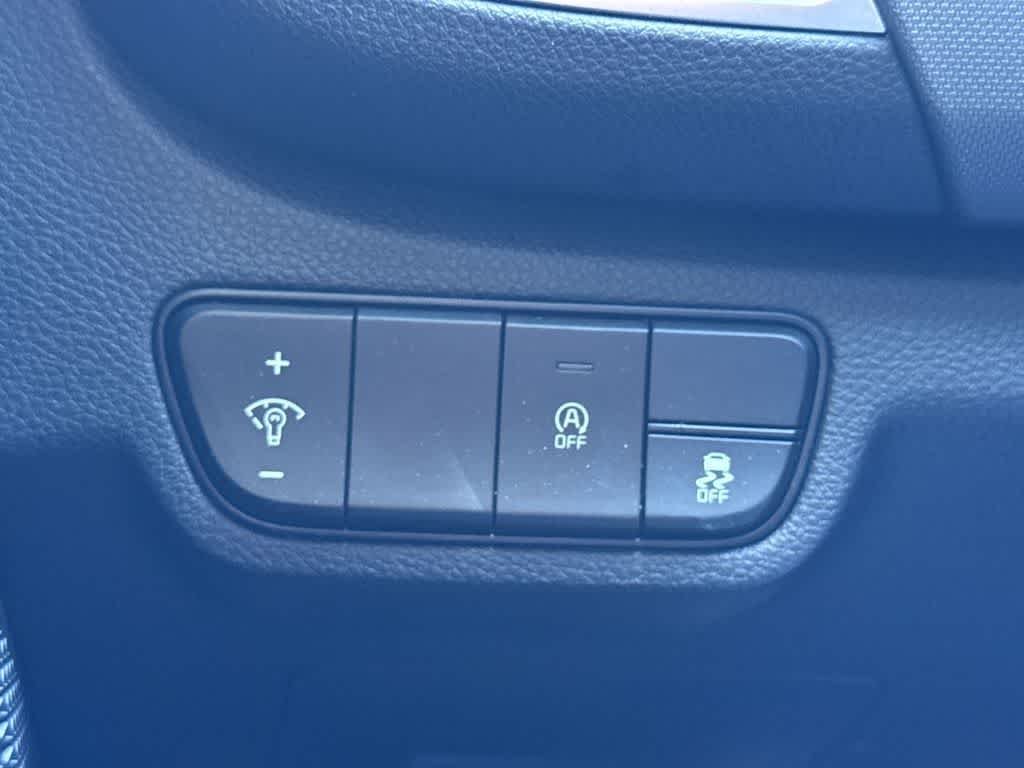 Used 2024 Snow White Pearl Kia LX image 17