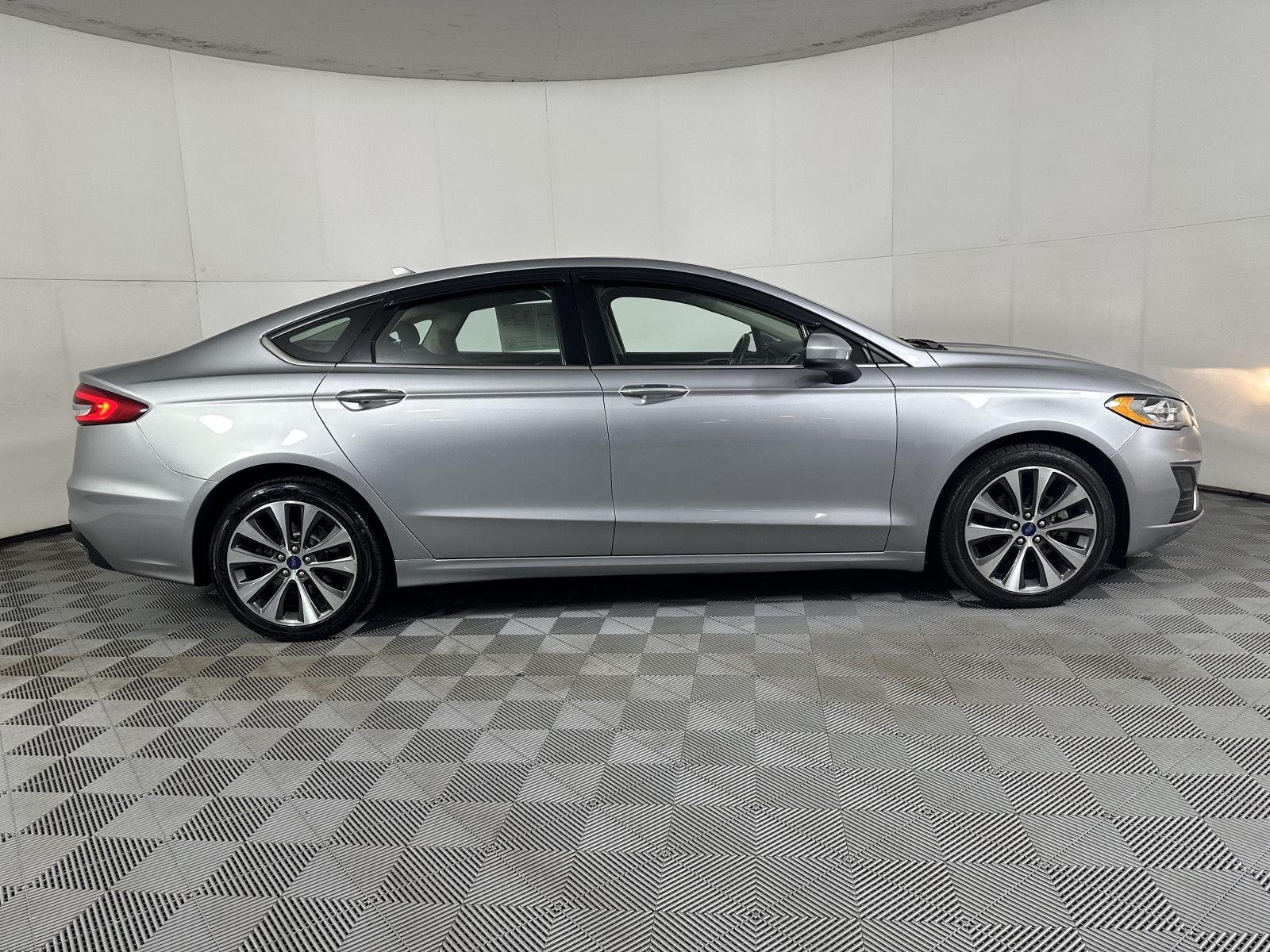 Used 2020 Iconic Silver Ford SE image 12