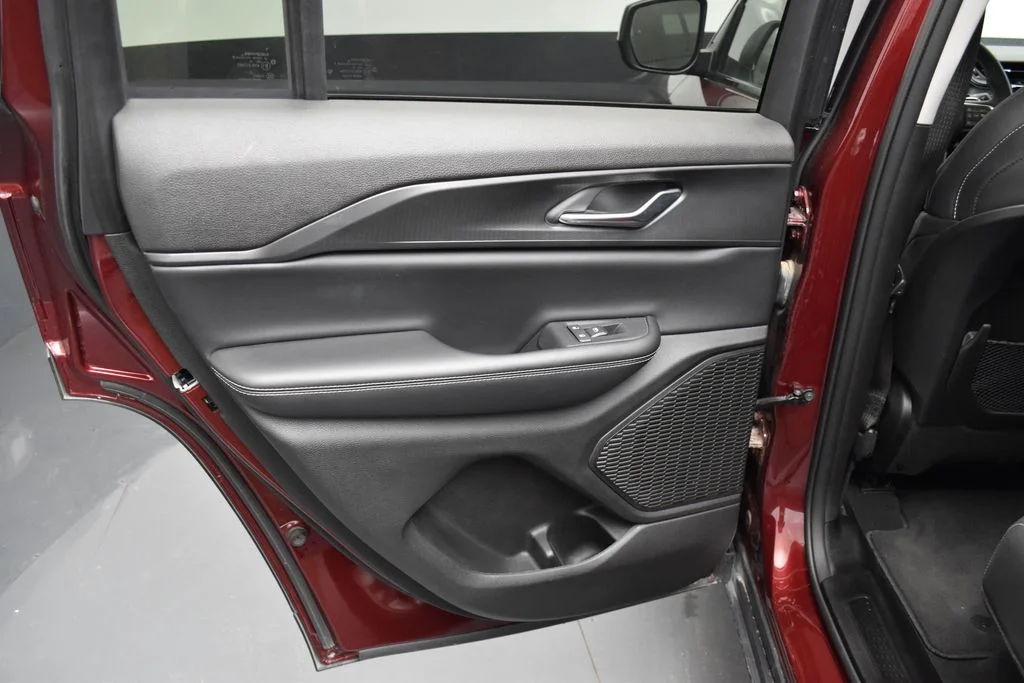 Used 2024 Red Jeep Laredo image 30