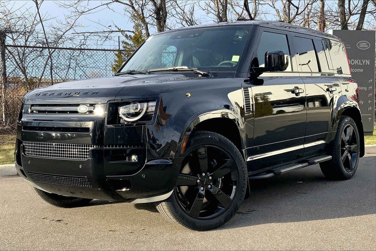 2026 Land Rover Defender 110 V8 P525's photo
