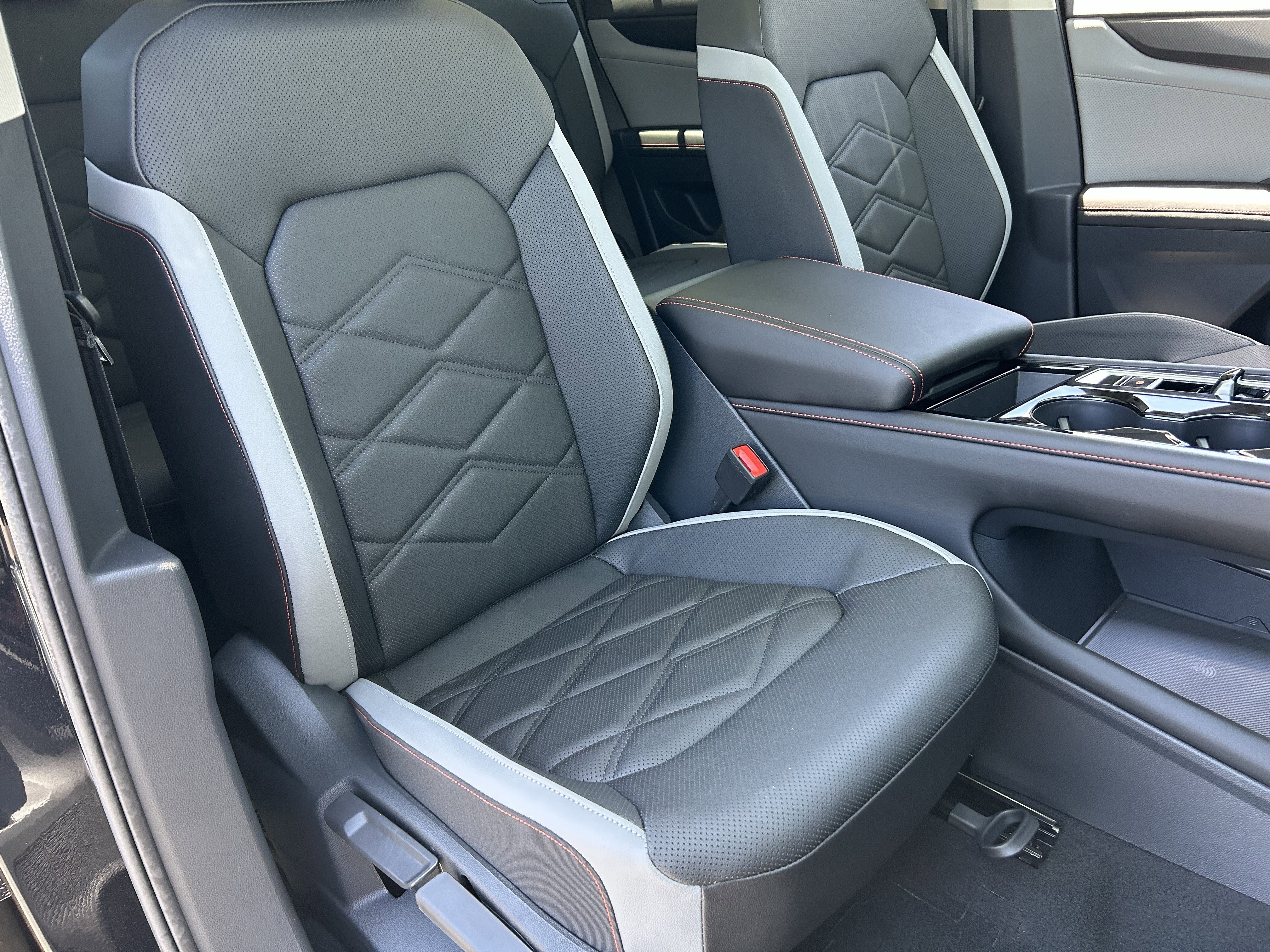 New 2026 Deep Black Pearl Volkswagen 2.0T Peak Edition image 6