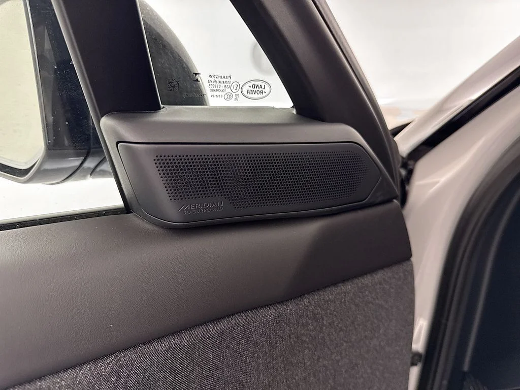 New 2026 Borasco Grey Land Rover SE image 19