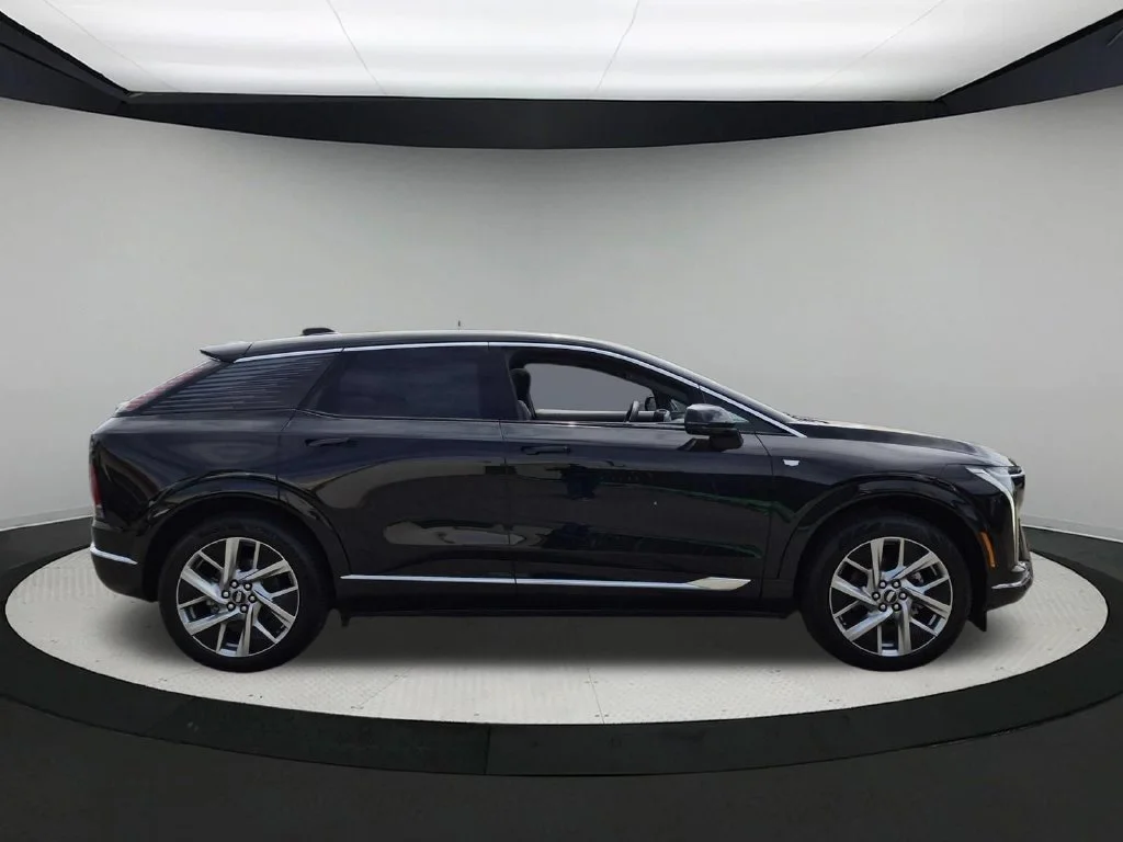 2027 Cadillac OPTIQ Luxury - Photo 6
