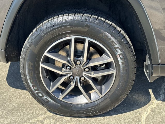 Used 2019 Gray Jeep Limited image 26