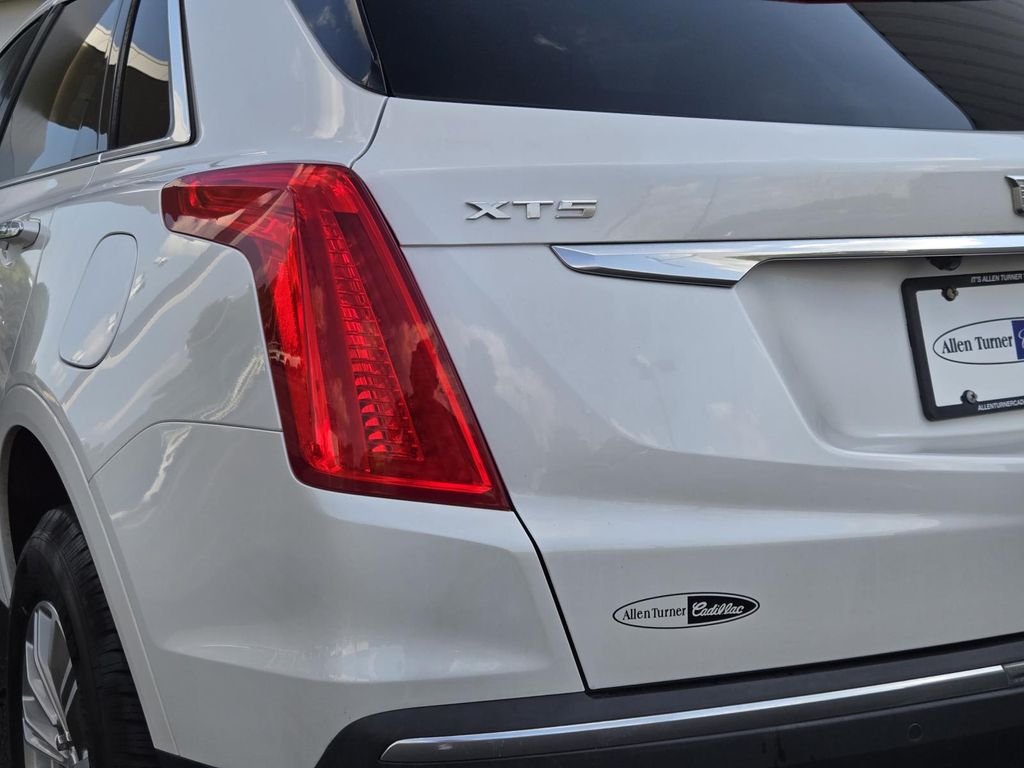 Used 2018 White Cadillac Luxury image 9