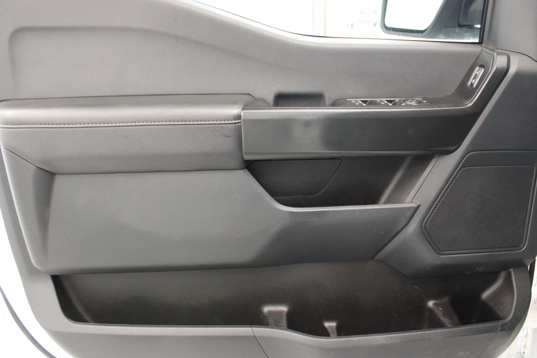 Used 2023 OXFORD WHITE Ford xl 4WD SUPERCREW 5.5