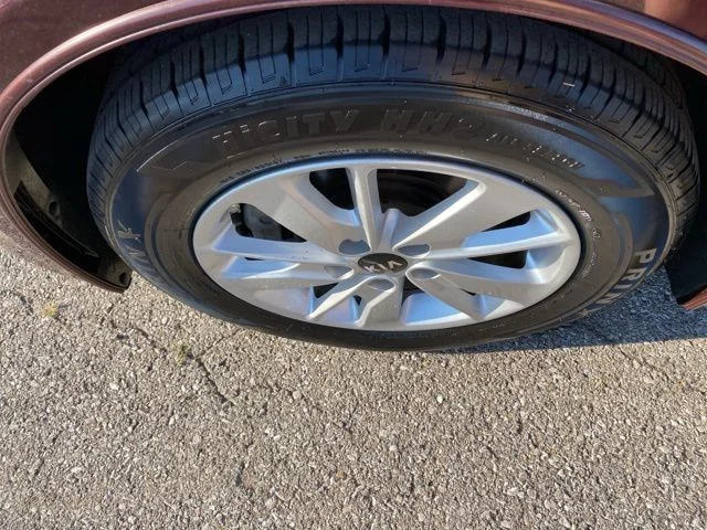 Used 2016 Purple Kia LX image 33