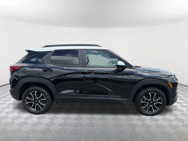 Used 2025 Mosaic Black Metallic Chevrolet ACTIV image 4