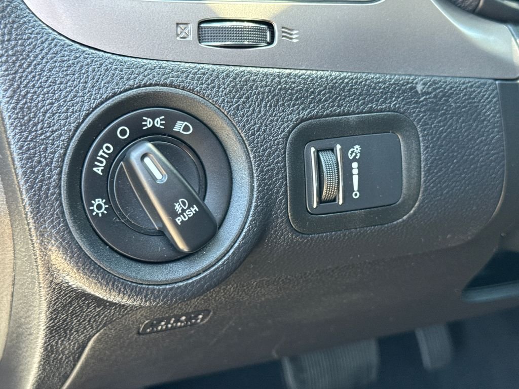 Used 2020 Silver Dodge Crossroad image 27